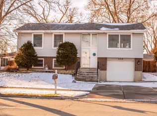 620 Tonne Rd, Elk Grove Village, IL 60007