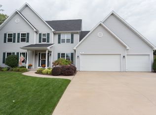 201 E Castlebury Ln, Appleton, WI 54913