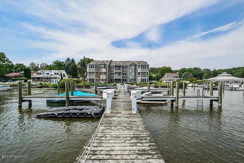 1st image of 302 Singapore Ct