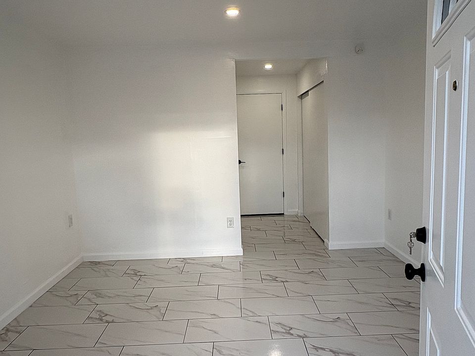 1st image of 1010 N Seminole Ave #B