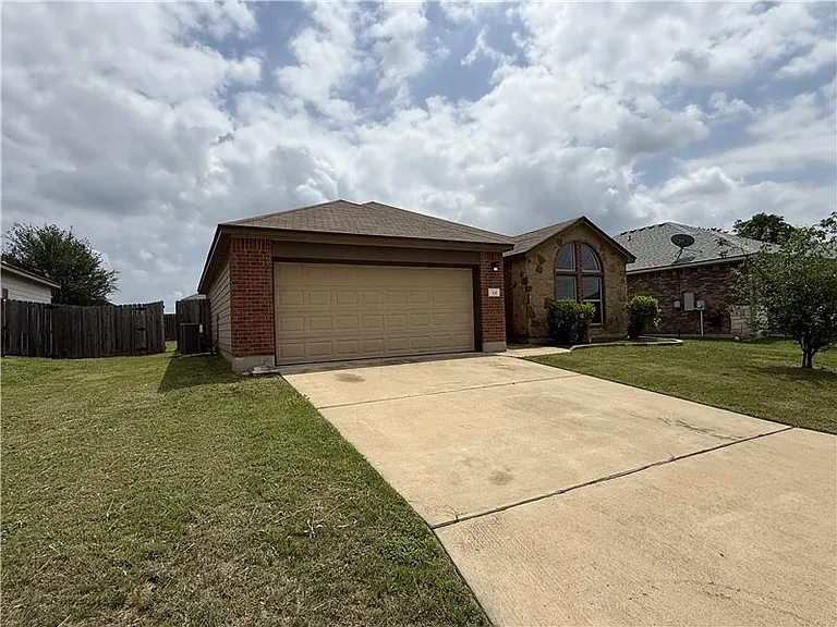 531 Parkfield Ln — Photo 3