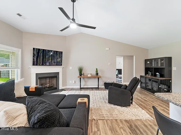 242 Legacy Ln — Photo 10