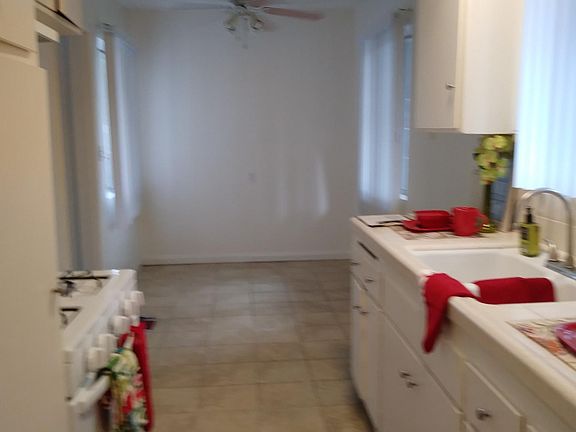 4th image of 24611 Valley St #15