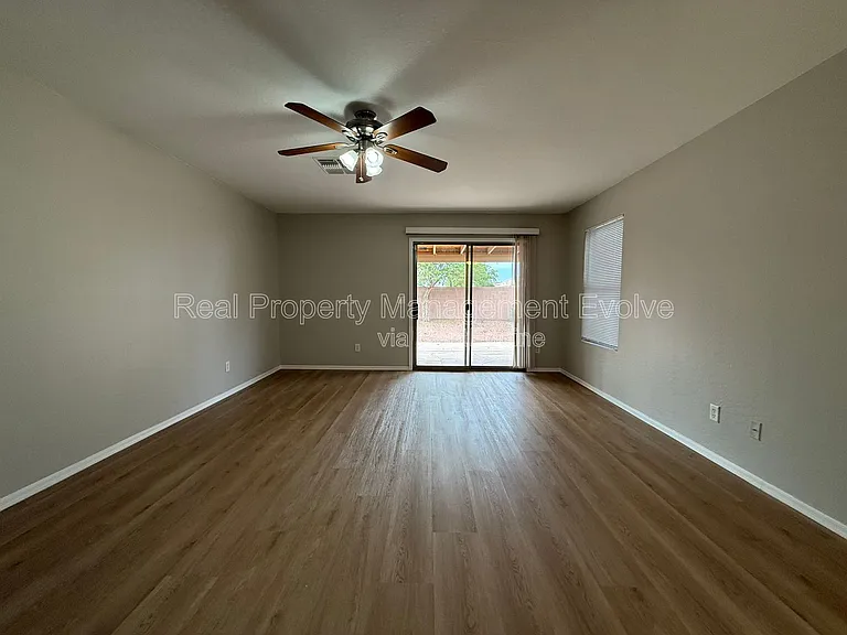 12438 W Hearn Rd — Photo 3