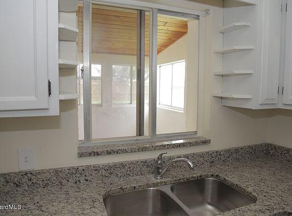 3rd image of 1030 Bonnymede Dr