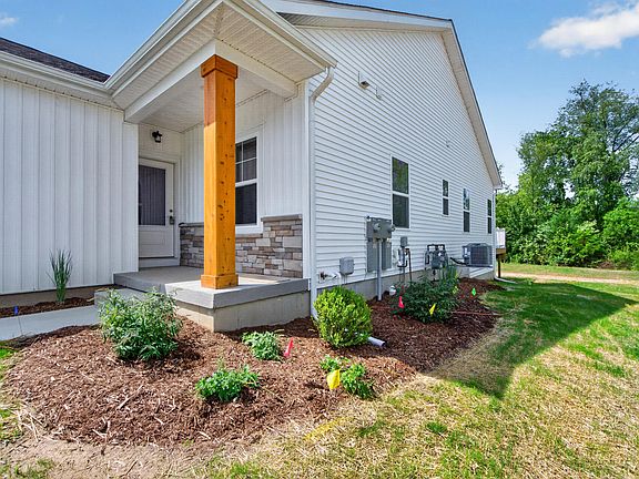 5th image of 134 Ashley Ct