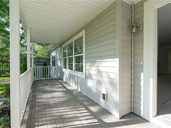 3rd image of 41880 Bay Ave