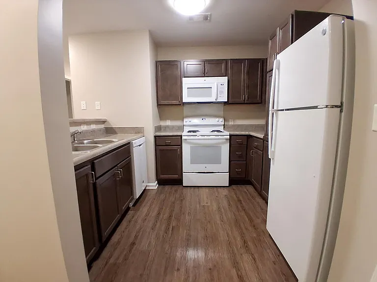 Adair Court — Photo 20
