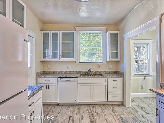 2nd image of 460 40th St