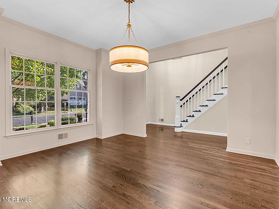 4th image of 66 Windward Way