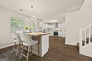 4th image of 211 Millstone Dr