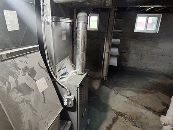 4th image of 2049 E 39th St
