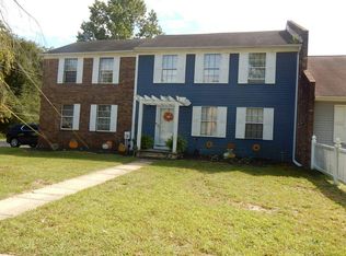 2 Oak Forest Dr, Sicklerville, NJ 08081
