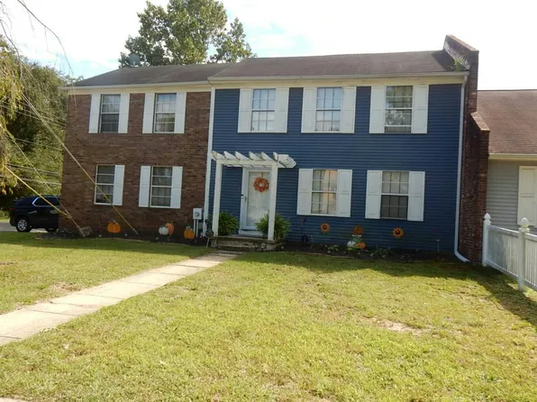 2 Oak Forest Dr, Sicklerville, NJ 08081