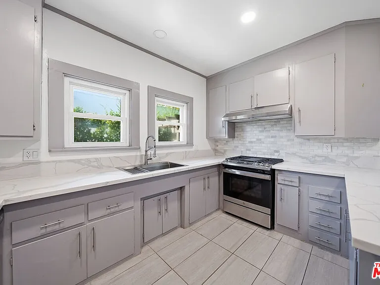 613 N Lucerne Blvd — Photo 4