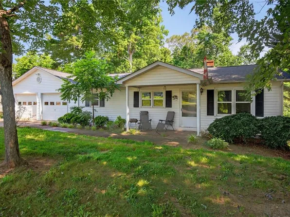 209 Brewer Cir, East Bend, NC 27018