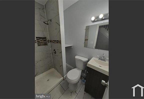 5th image of 412 N Hilton St