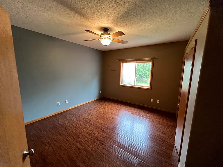 929 Plymouth Ln NW — Photo 18