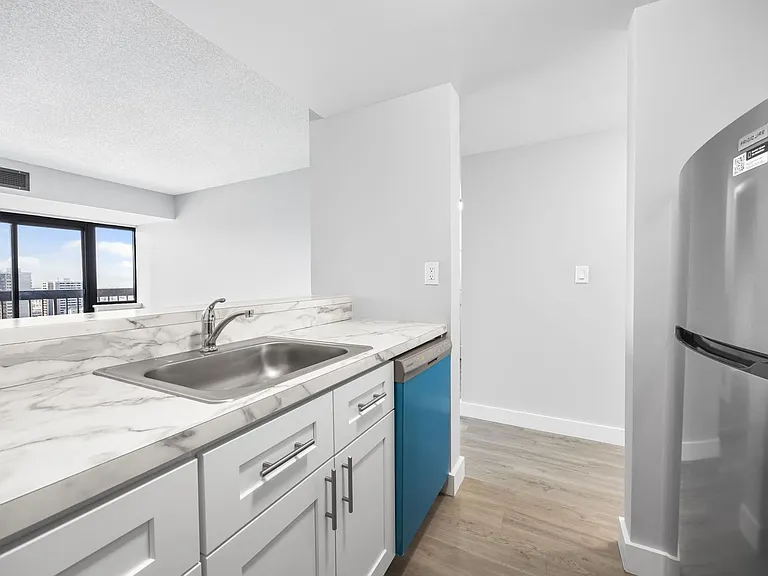 Atlantic Apartments — Photo 37