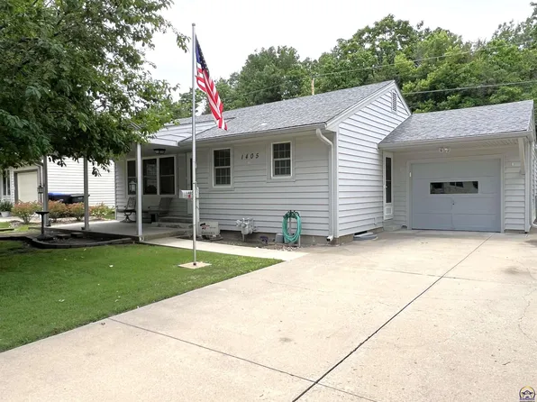 1405 SW Indian Trl, Topeka, KS 66604