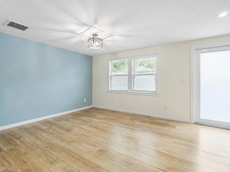 353 E Lakewood Rd — Photo 2