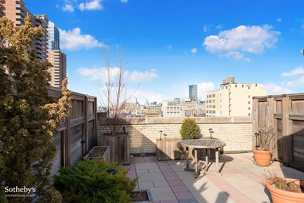 Sold by Sotheby's International Realty | media 33