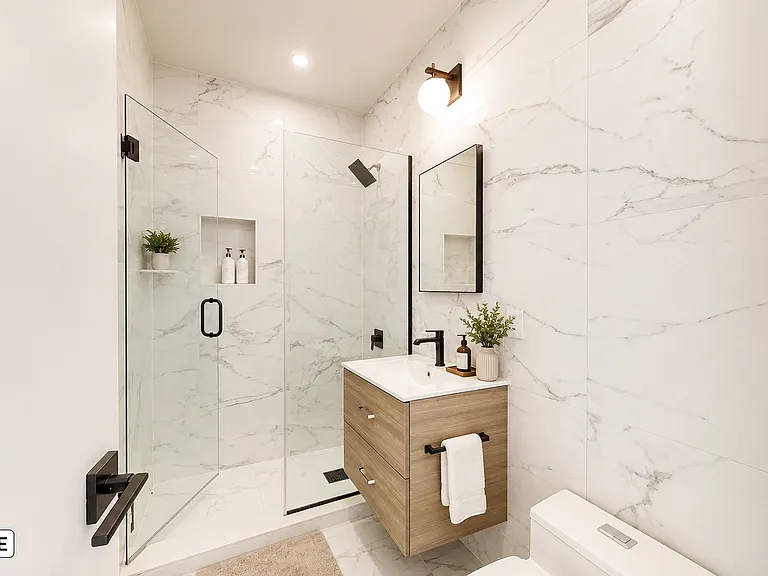 333 E 52nd St #5 — Photo 7