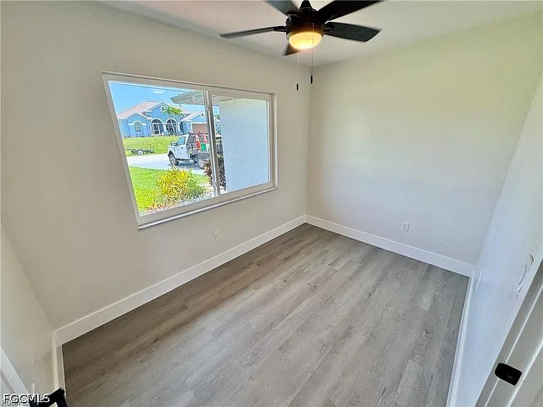 145 SW 28th Ter — Photo 13