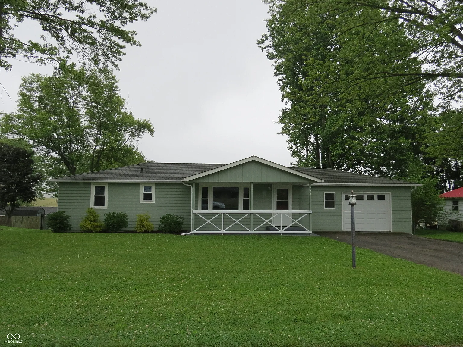 229 Arnold St photo 1