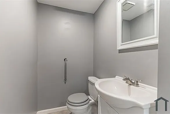 2305 Greenwood Dr — Photo 9