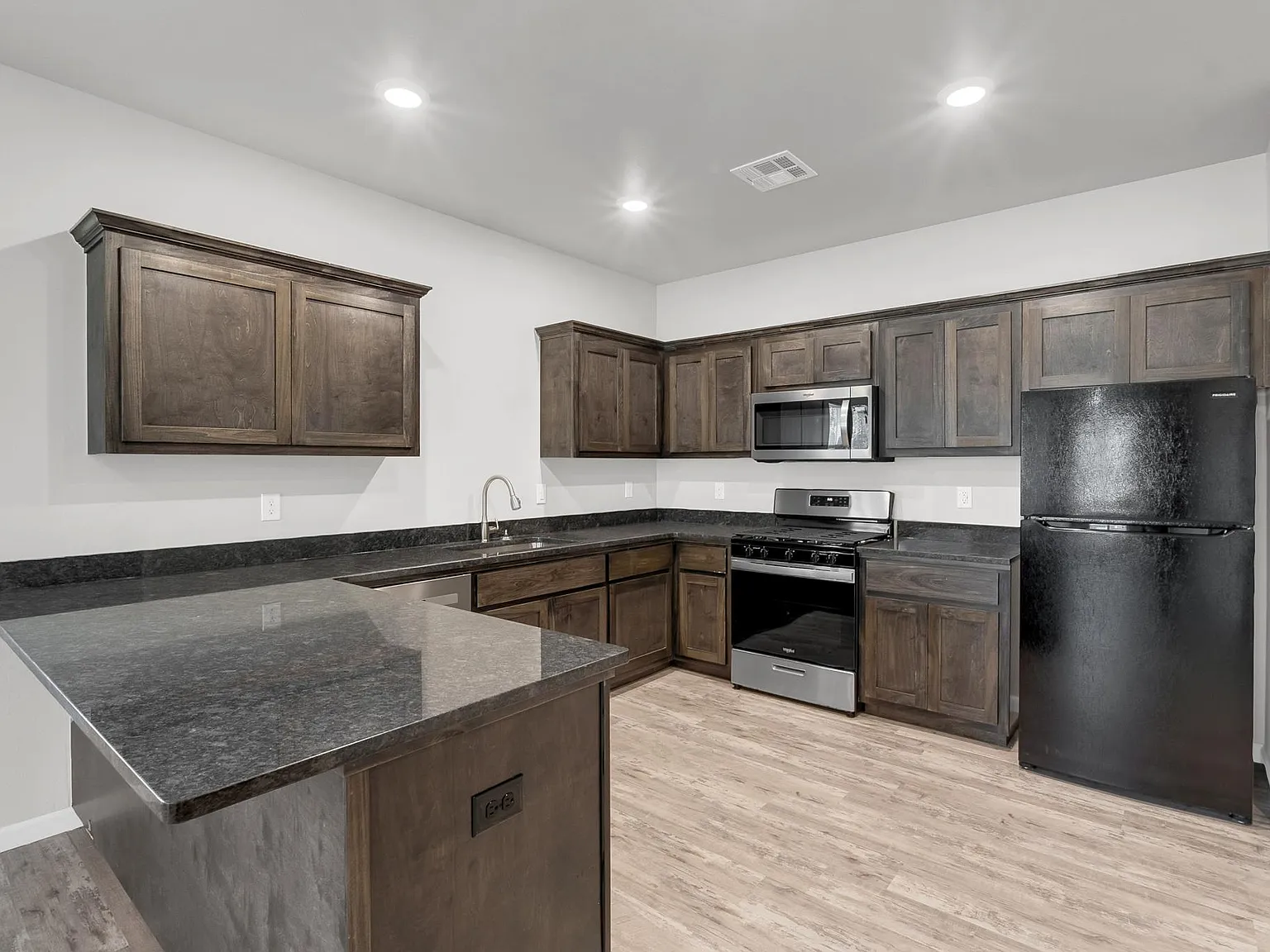 3 bed, 1350 sqft, $1,490 — Photo 4