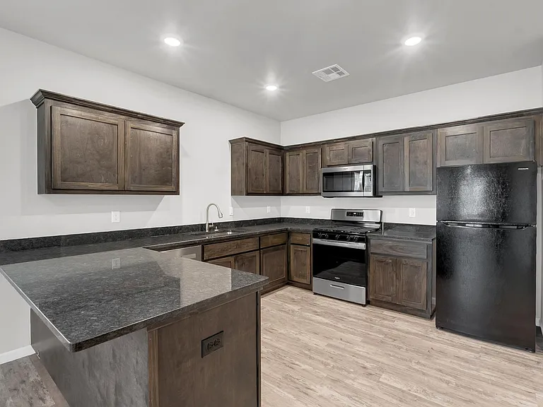 324 Vinnedge Ave — Photo 5
