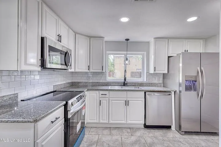 205 Watts St — Photo 8