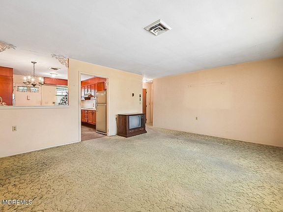 5th image of 133D Farrington Court
