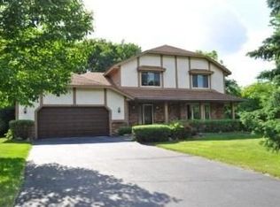 9510 Leaftop Cir, Eden Prairie, MN 55347