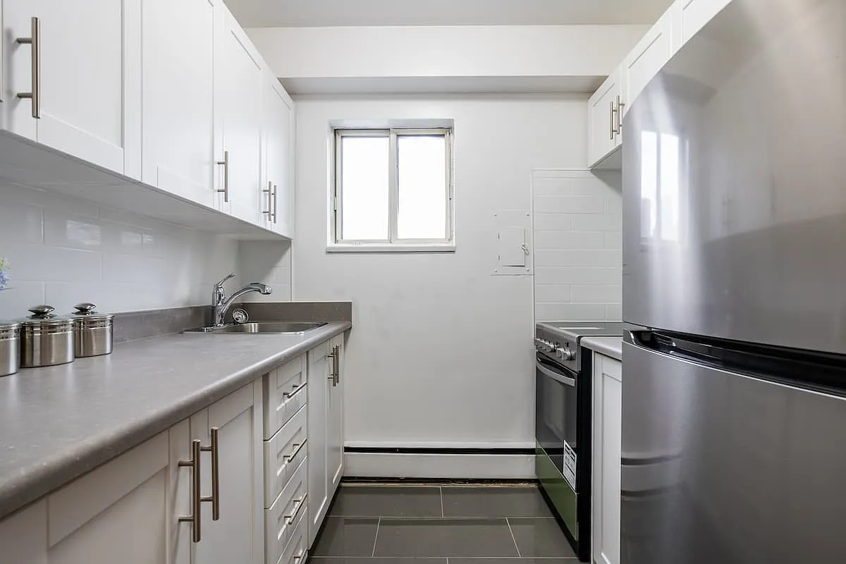 Oriole Apartments — Photo 1