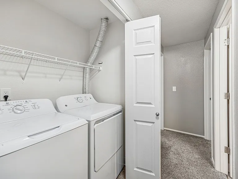 Oak Hill Apartments — Photo 21