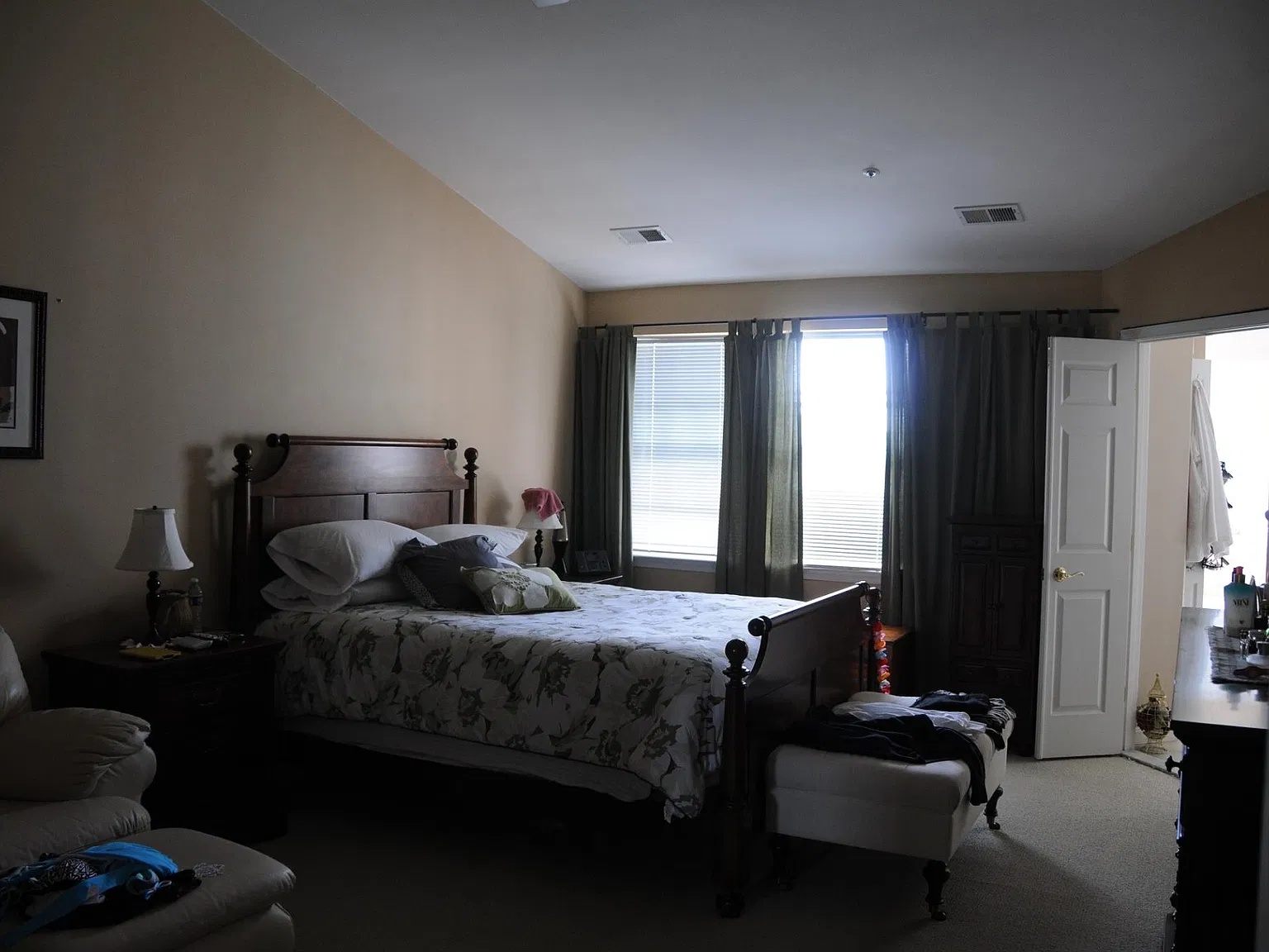 3 bed, 2500 sqft, $2,700 — Photo 4