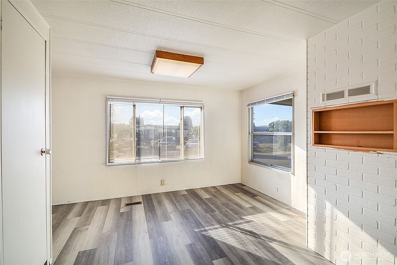 3rd image of 16600 25th Avenue NE #87