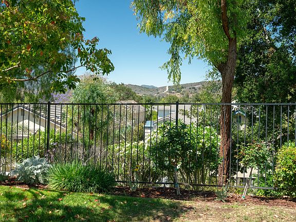 3rd image of 417 View Park Ct