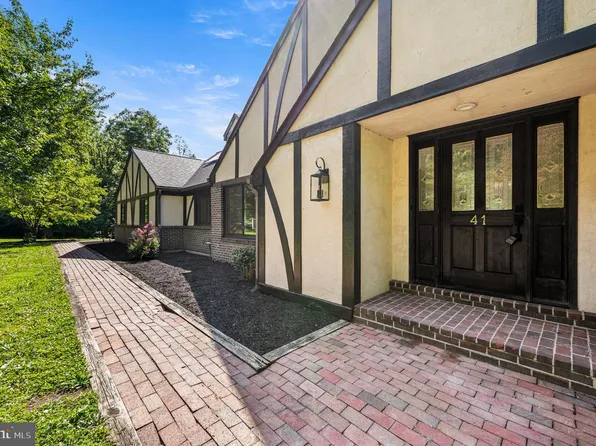 41 Devon Dr, Reading, PA 19606