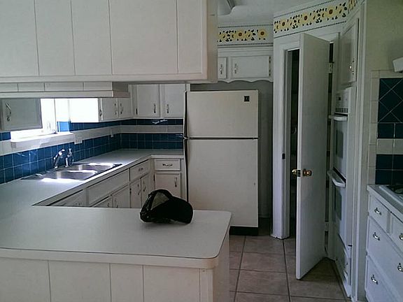 3rd image of 3211 Three Pines Dr