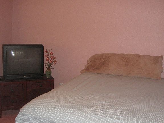 Bdrm / Queen Size Bed