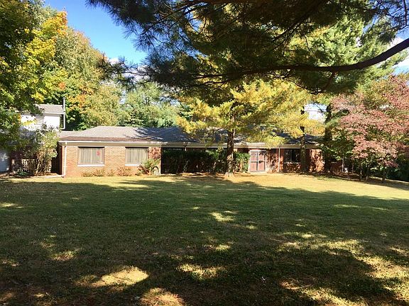 3rd image of 1721 Lakewood Ln