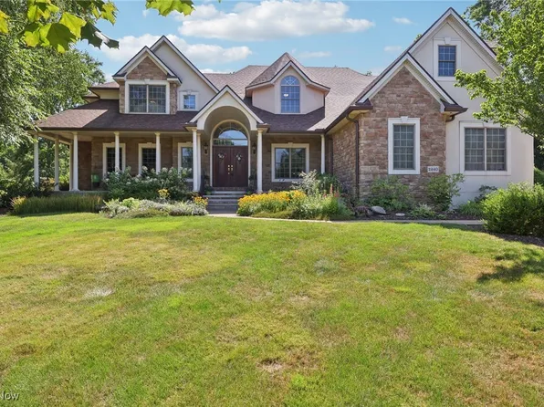 2840 Broughton Cir NW, North Canton, OH 44720