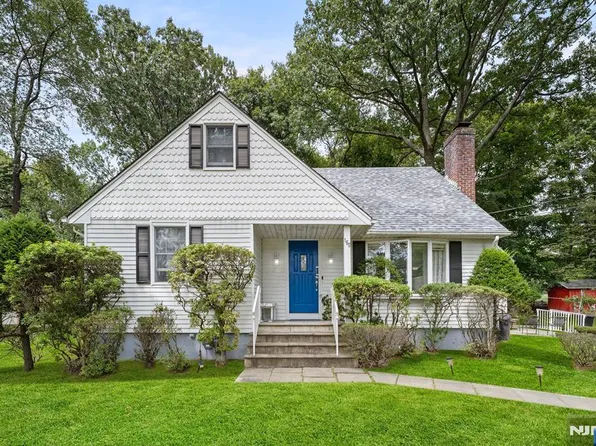 160 Spring Valley Rd, Park Ridge, NJ 07656