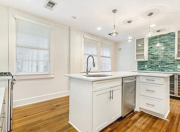 4th image of 4916 Carondelet St #Penthouse