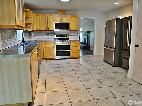 4th image of 4830 Beverly Drive NE