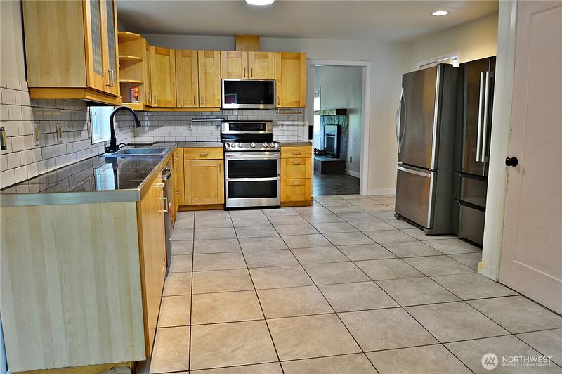 4th image of 4830 Beverly Drive NE