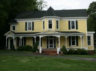 110 W McKee St, Greeneville, TN 37743